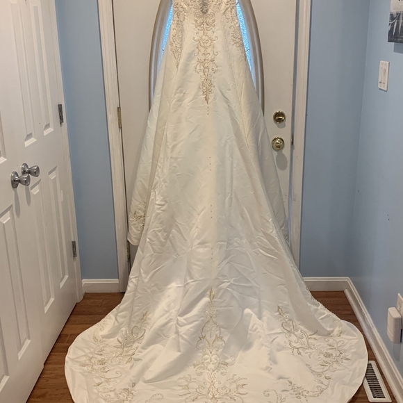 Stunning NEW Strapless Bonny Bridal SZ 18 Wedding Dress Embroidered Beaded $1300 - Picture 1 of 10